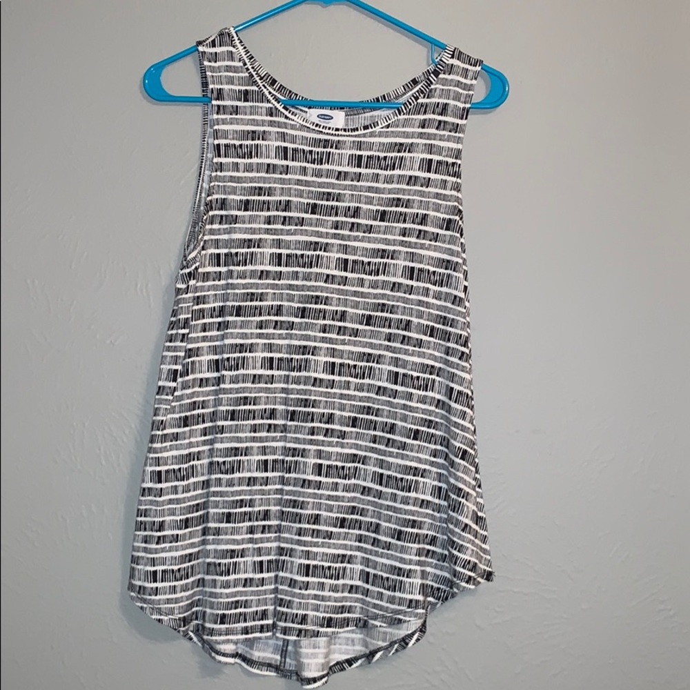 Women’s black and white tank!